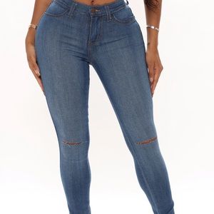FASHION NOVA Canopy Jeans Size 9 BRAND NEW
